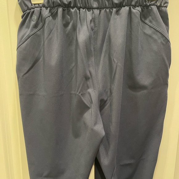 Lululemon navy on the fly mid rise jogger - Picture 3 of 3